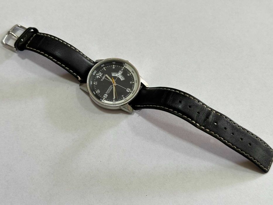 Продавам мъжки часовник Timex Indiglo CR2016 Cell