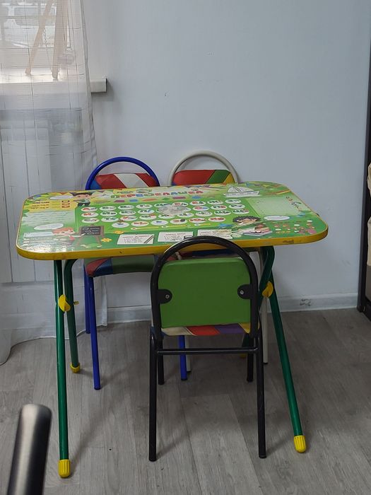 Продам детский столик с одним стулом