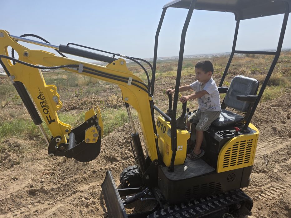 Mini ekskavator sotiladi