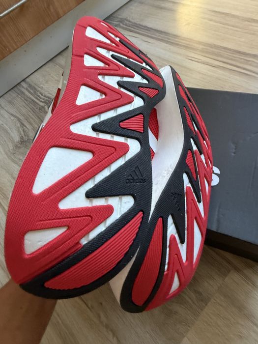 Оригинални нови бяло/червени маратонки Adizero Aruku! 42 н