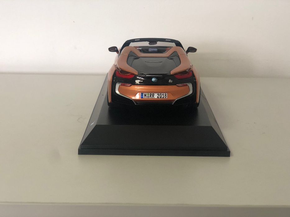 Macheta originala Bmw i8 Roadster scara 1:18