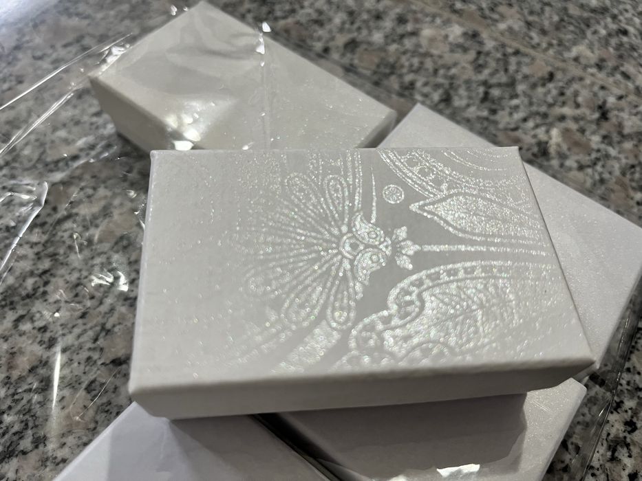 Кутии за бижута. Кожена кутия за бижу, картонена кутия за бижу.