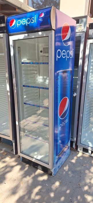 Продаются витиринный холодильники  угур