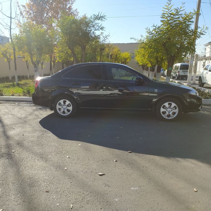 Gentra avtomat sotiladi.