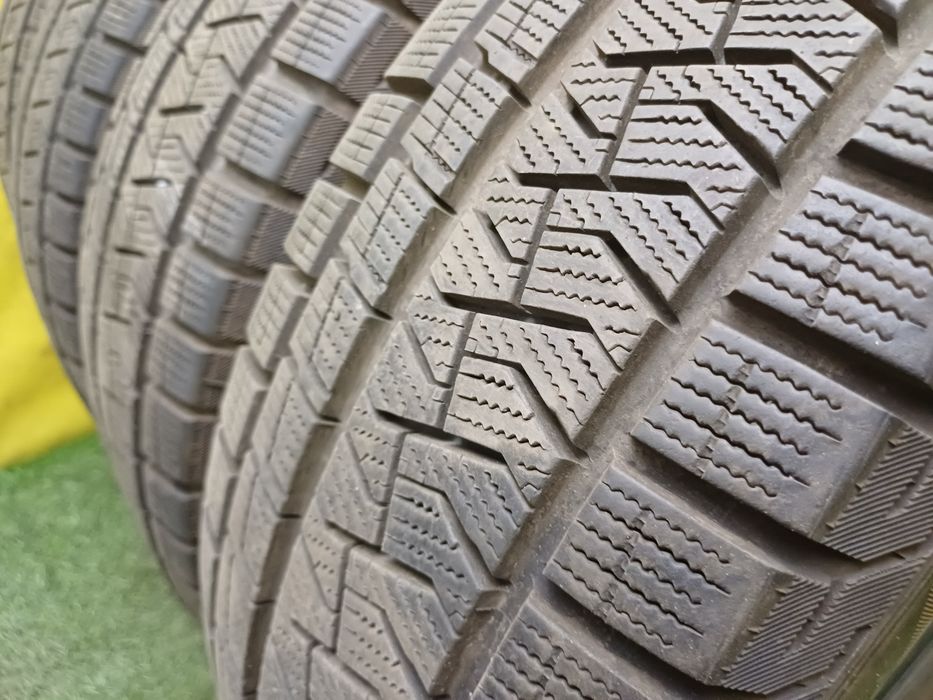 Шины 195/65 R15 Pirelli комплект.