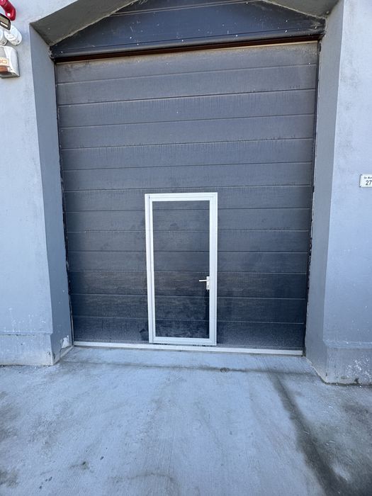 Usi de garj sectinale cu autoatizare