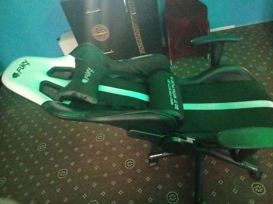 Vand scaun gaming sau schimb