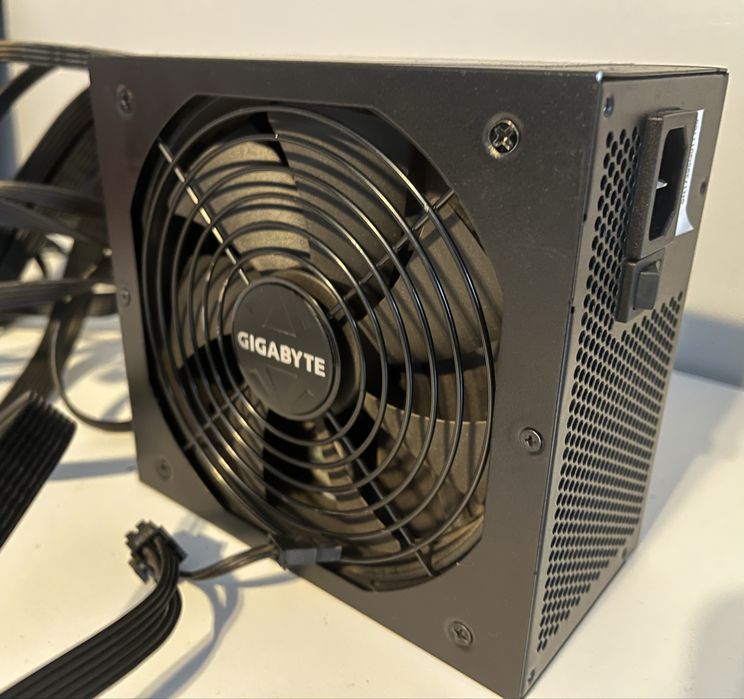 Sursa GIGABYTE G750H, 80+ Gold, 750W