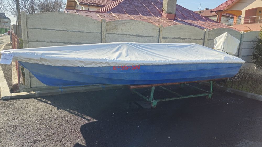 Barca Pescuit si Agrement