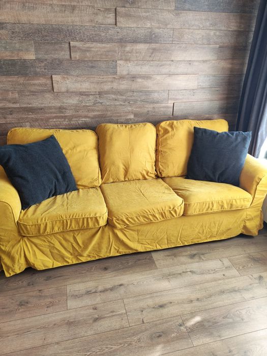 Триместен икейски диван