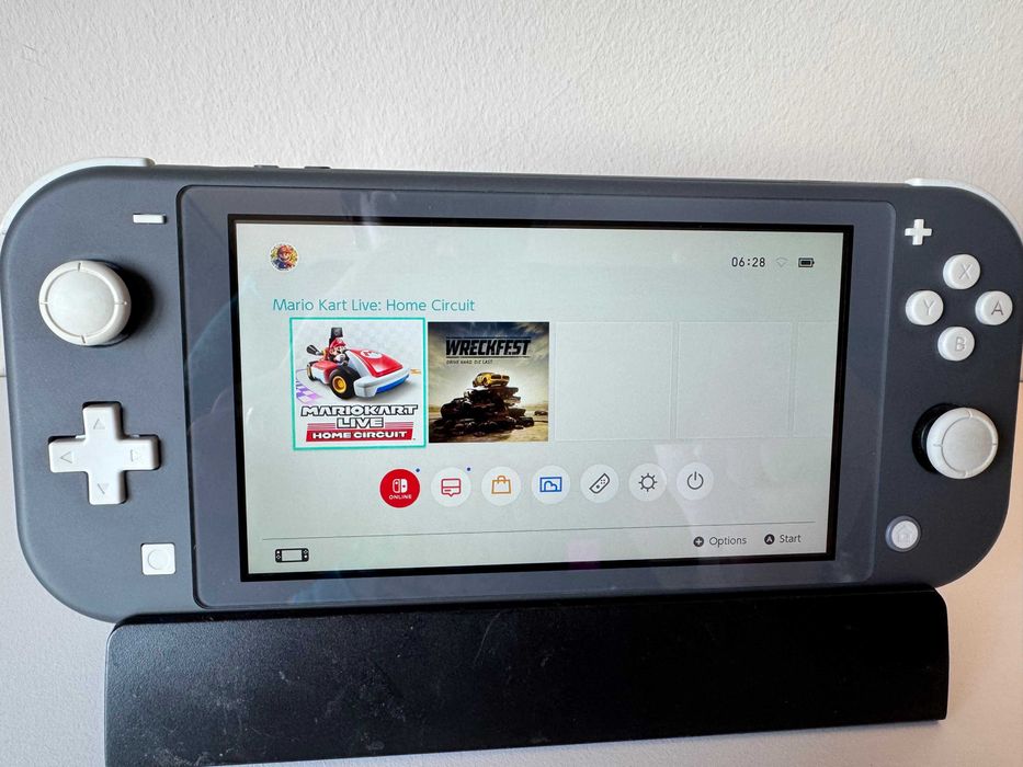 Nintendo Switch Lite сив – пълен комплект, калъф и протектори, като нов