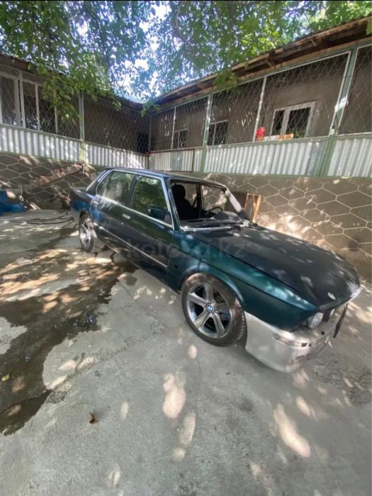 БМW E28 1986г     .