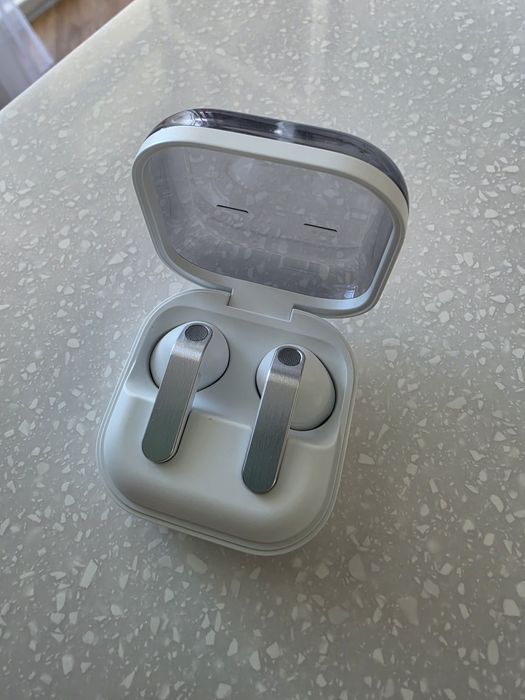 Продам наушники самсунг buds 4 30000тг