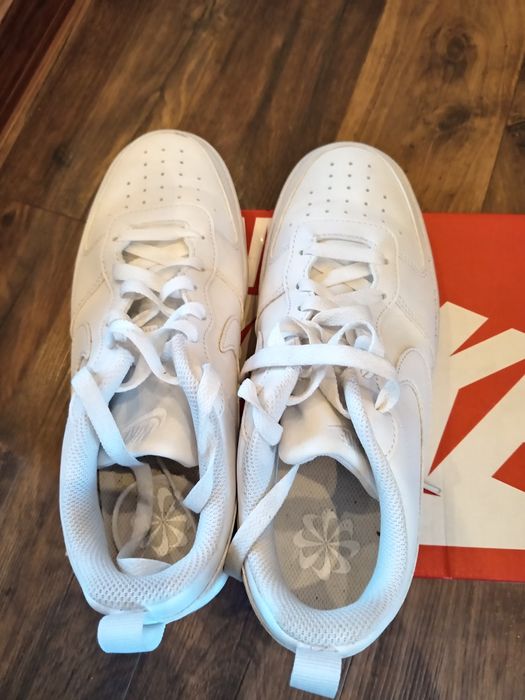 Nike бели маратонки  38