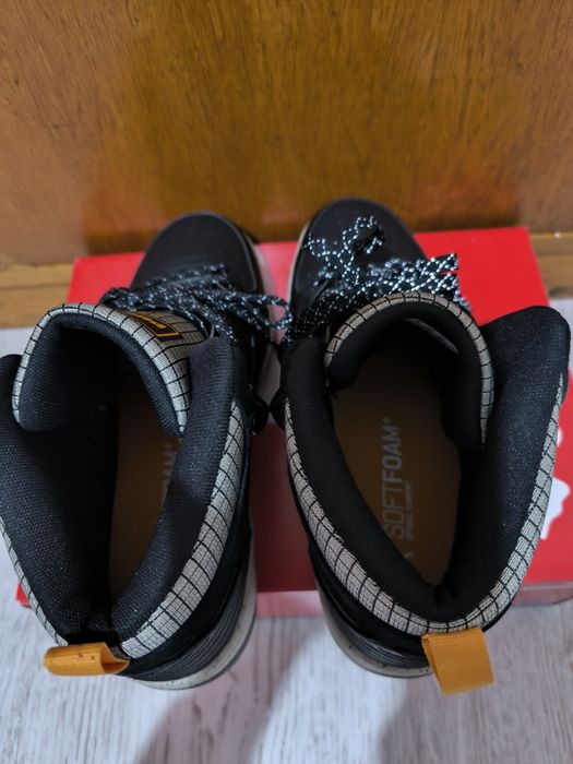 Нови  мъжки маратонки