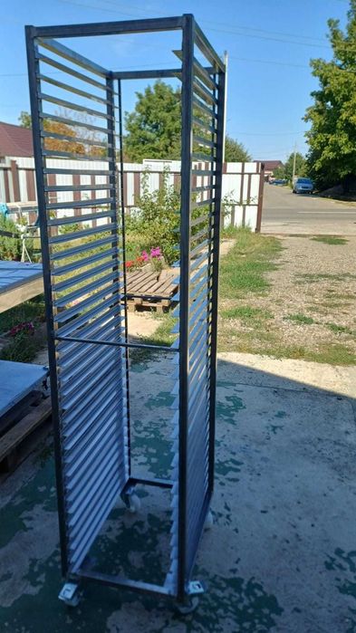 Carucioare , panacoate cu rafturi detasabile , din inox.