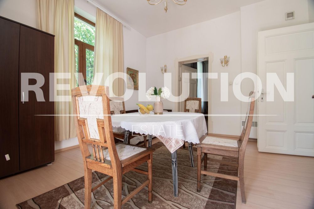 Дава се под наем Тристаен апартамент в София, Център - 106 кв.м за 750 € - Снимка #1