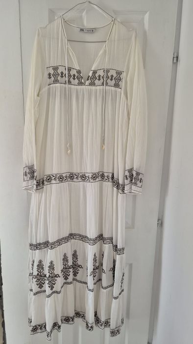 Rochie cu broderie ,Zara