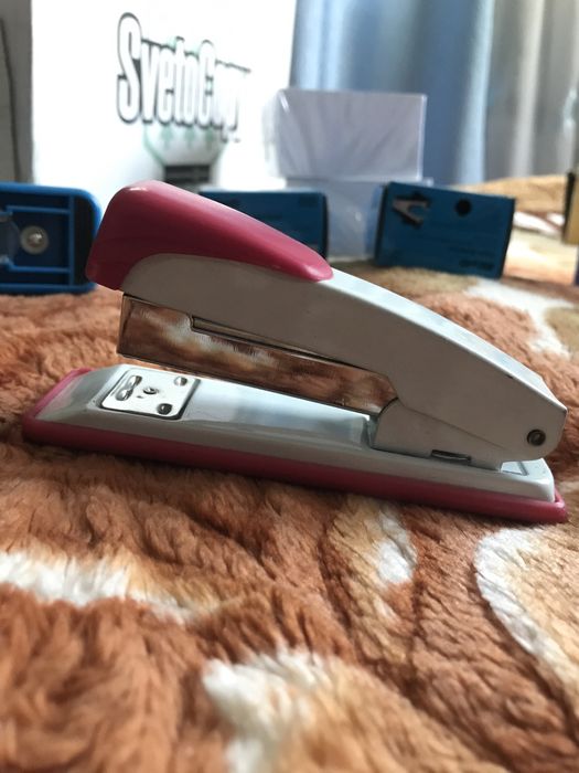 Продаю степлеры и скобы