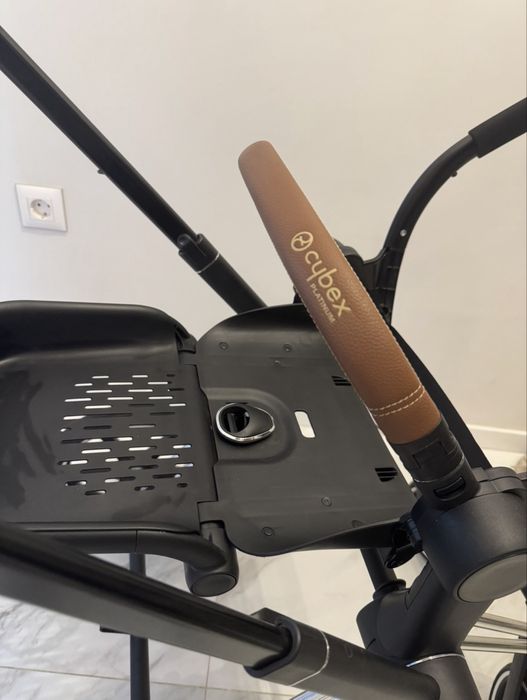 Cybex Priam 4 - Комплект - Кралско синьо - Chrome с перфектна кафява кожа на бебешката количка