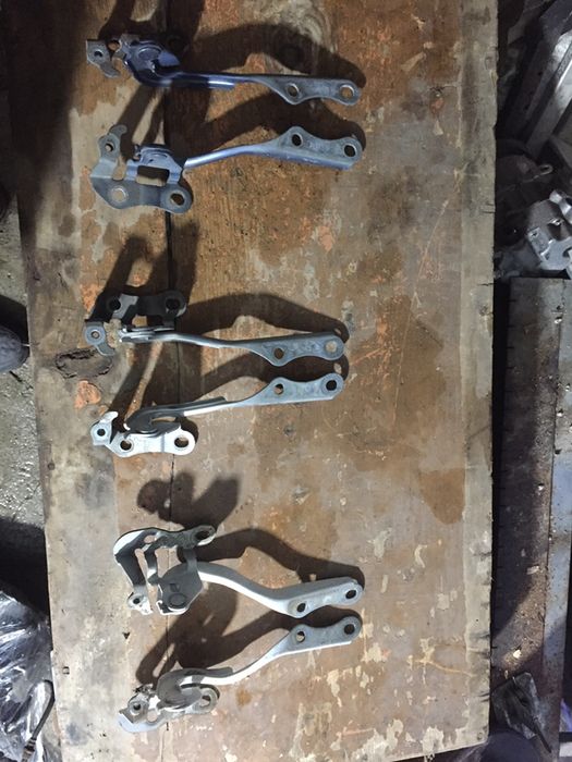 Петли капота и багажника тойота ярис седан  2005/2012