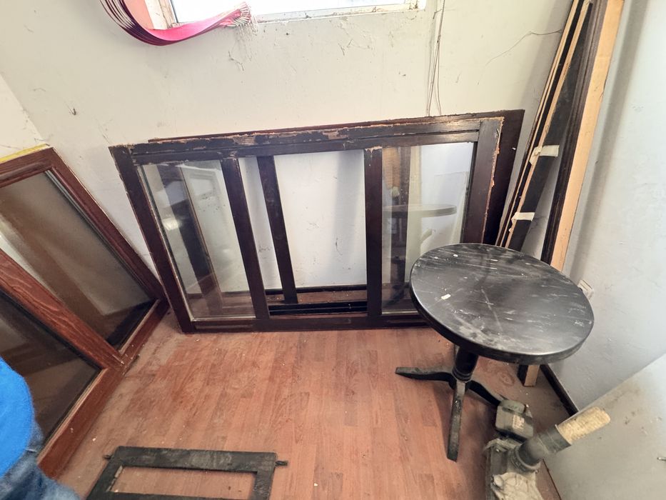 Mobilier din lemn masiv