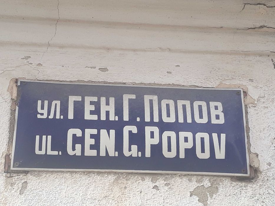 Двоен наземен гараж 30 кв.м под наем ул.Генерал Попов
