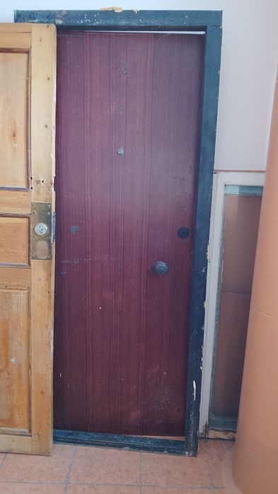 Продам входную дверь