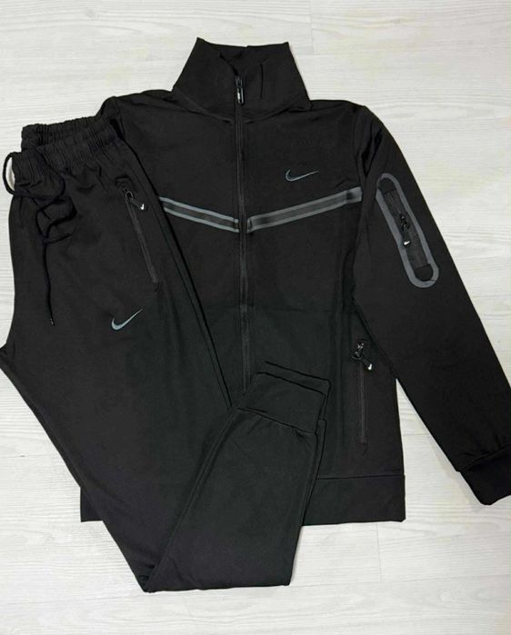 Мъжки екип Бродирано лого