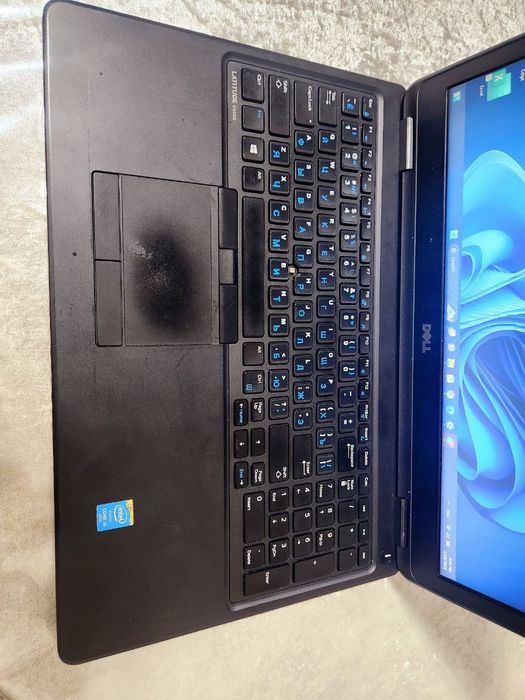 Dasturchilar it sohasidagilar uchun zur noutbuk