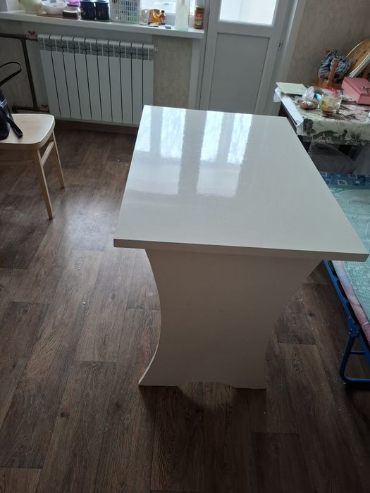 Стол в отличном состоянии