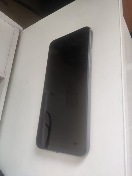 Продам телефон REALMI