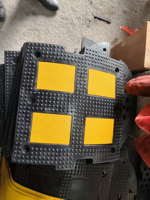 Идн лежащей полицейский