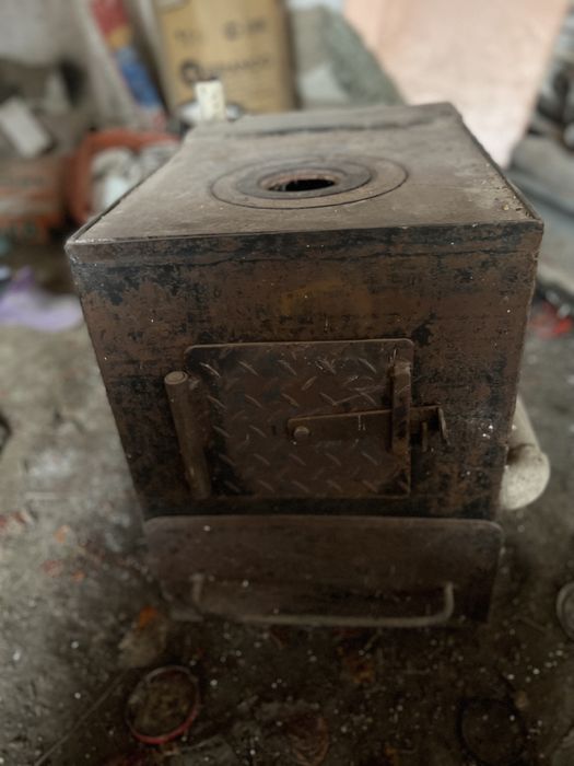 Кол жетымды багада Пеш сатылады