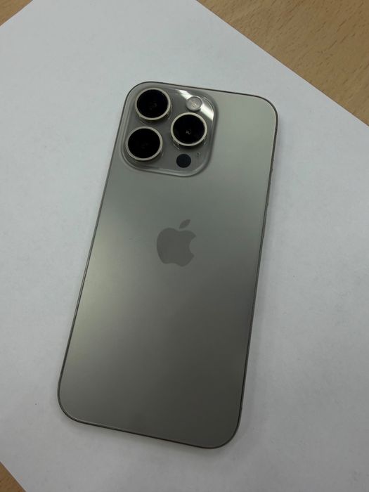 Iphone 15 pro трещина только на защитке!