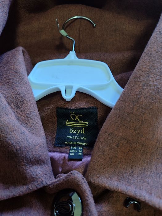 Коричневое пальто