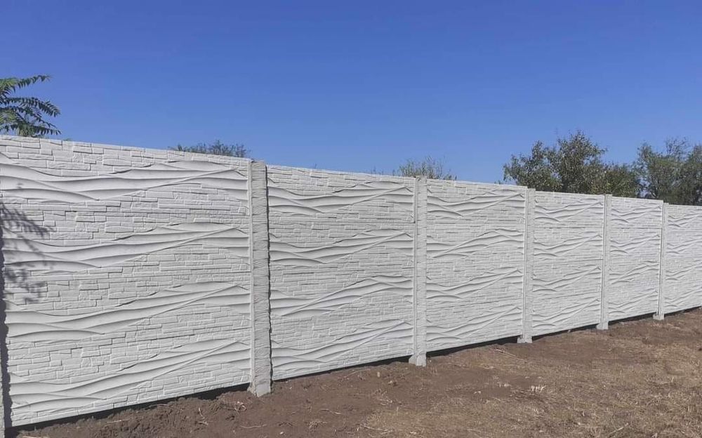 Gard beton din placi prefabricate