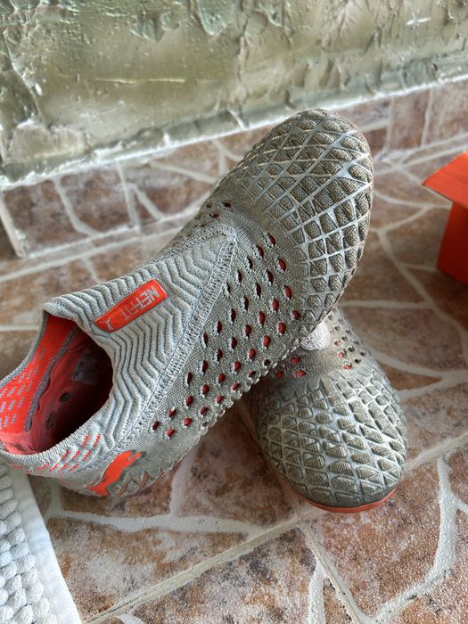 Футболни обувки-бутонки