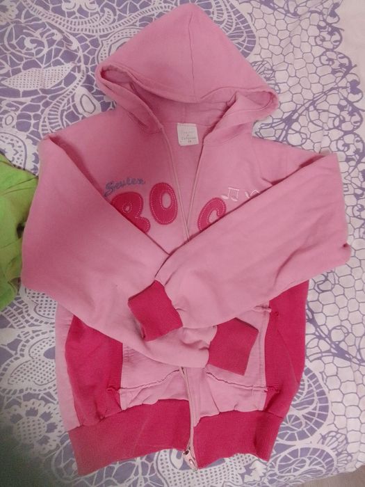 Дрехи за момиче дънки жилетки