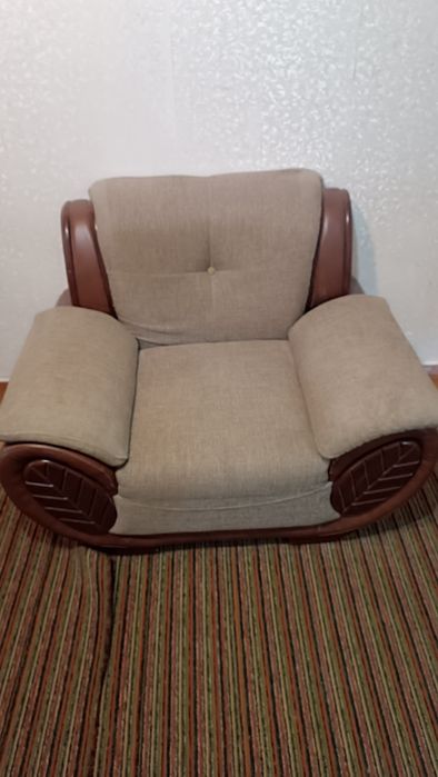 Продается диван-кровать и комплект два кресла