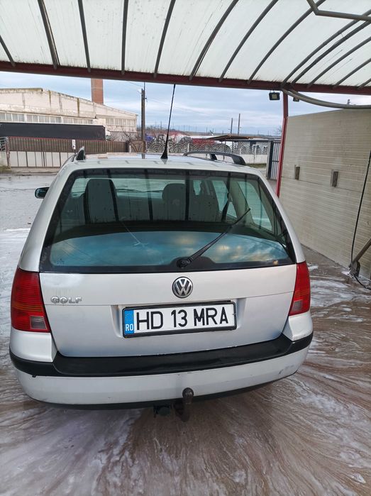 Vând Volkswagen golf  4
