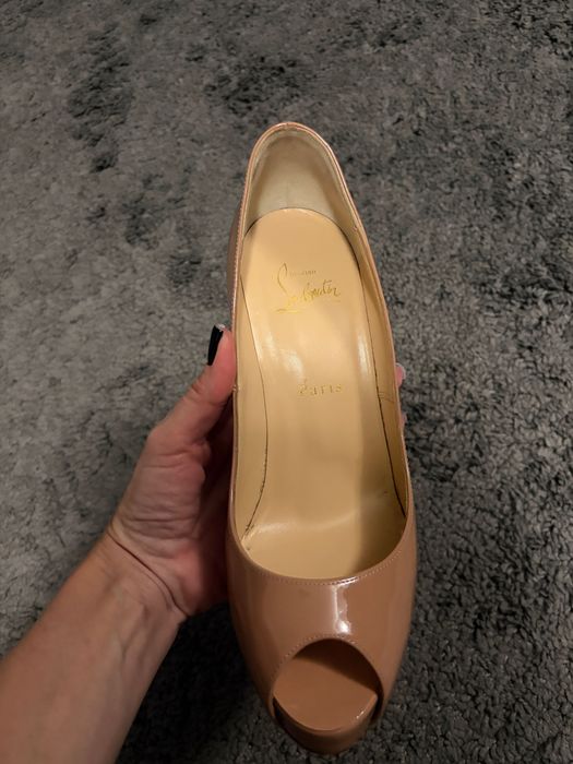 Оригинални дамски обувки Laboutin