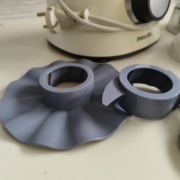 Кухненски робот Pilips HR7761 на части