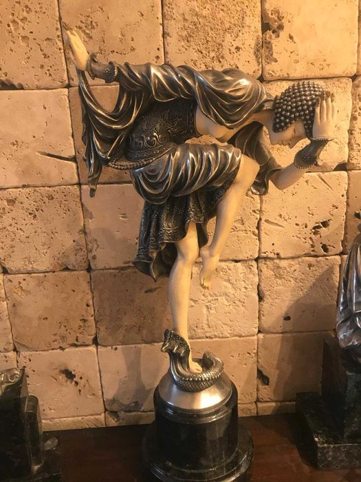 Продавам статуетки