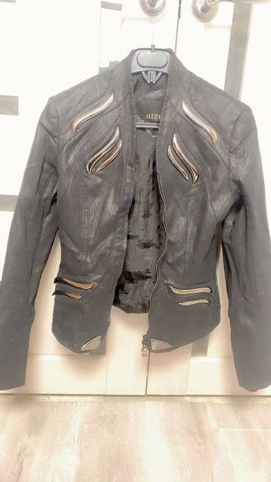 Продам куртку на весну