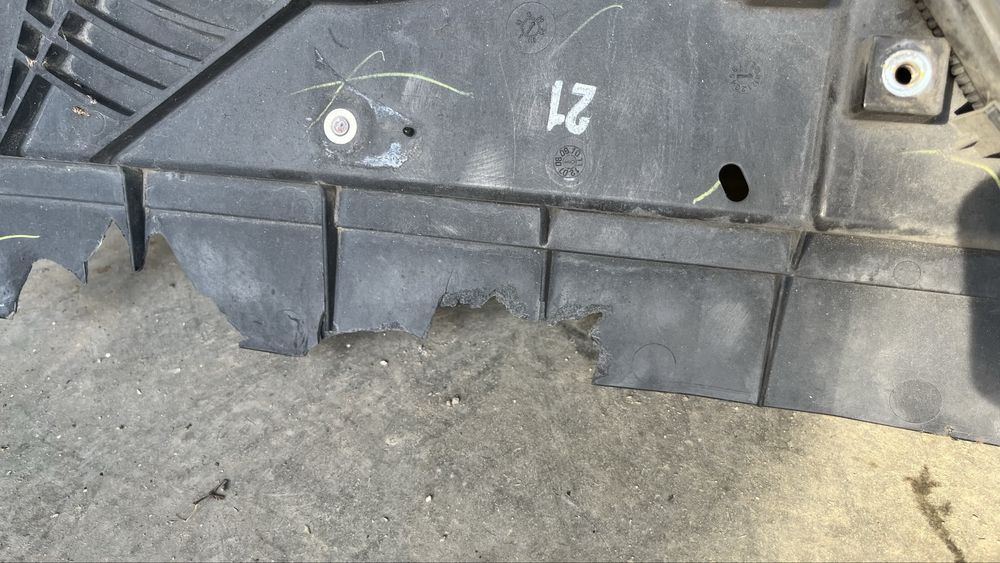 Toyota Avensis 3 09- радиаторна перка