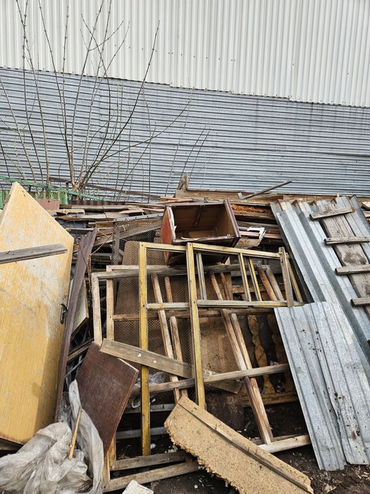 Дрова продам сухие. Двери .окна.