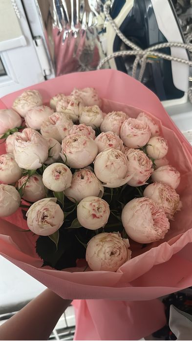 Нежные пионовидные розы