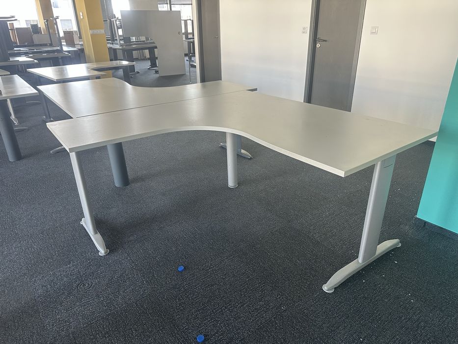 Офис оборудване-бюра 60бр.