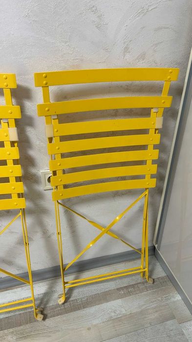 Продавам сгъваем стол - 2 бр.